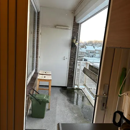Lovely 2-bedroom With Balcony アパート *